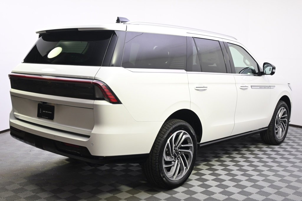 New 2025 Lincoln Navigator Reserve image 7