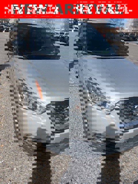 Used 2020 Nissan Kicks S image 2