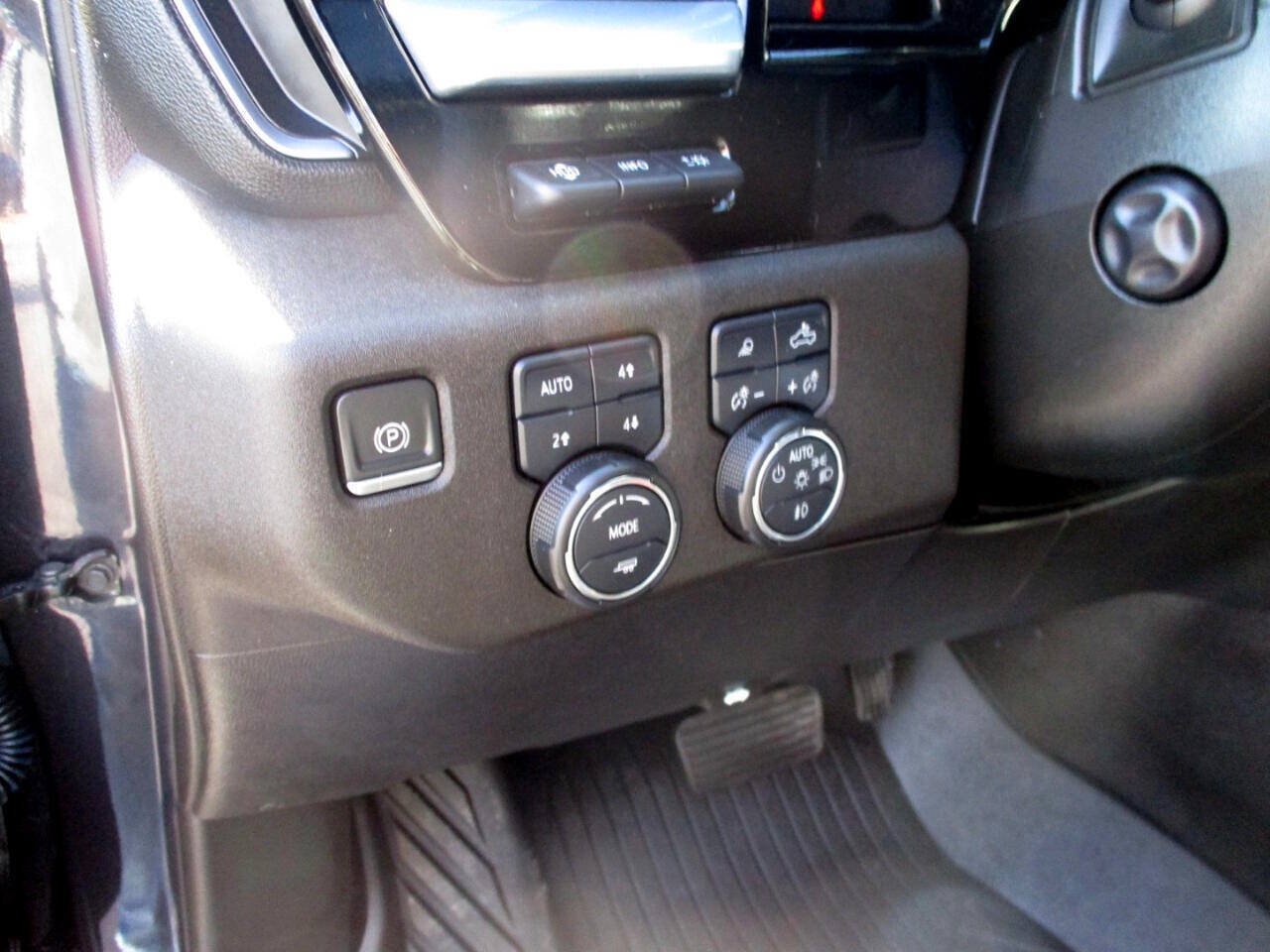 Used 2023 Chevrolet Silverado 1500 LTZ w/ LTZ Premium Package AWD/4WD image 18