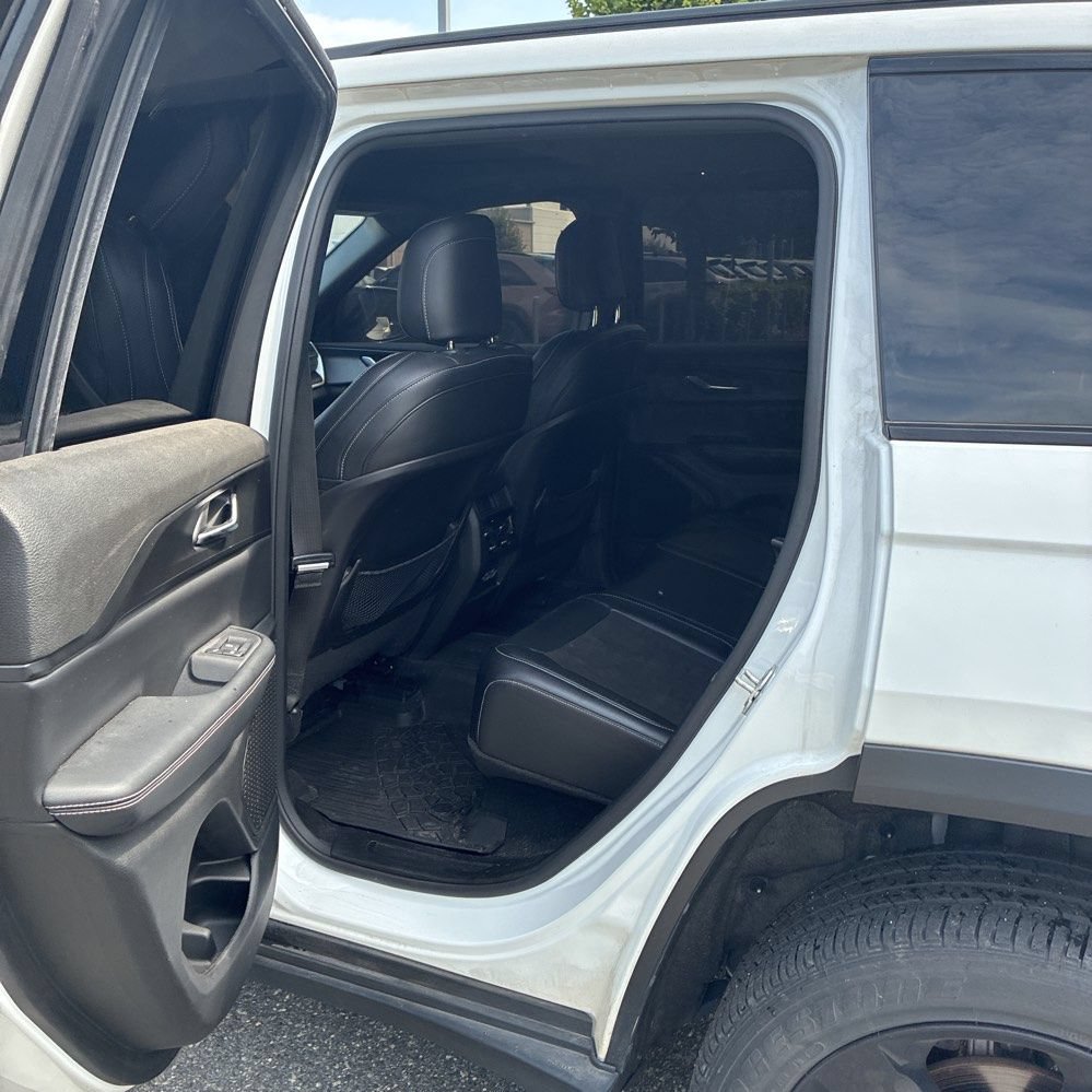 Used 2023 Jeep Grand Cherokee Altitude AWD/4WD image 6