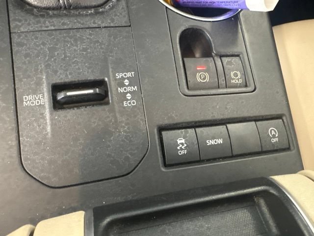 Used 2020 Toyota Highlander XLE FWD image 38