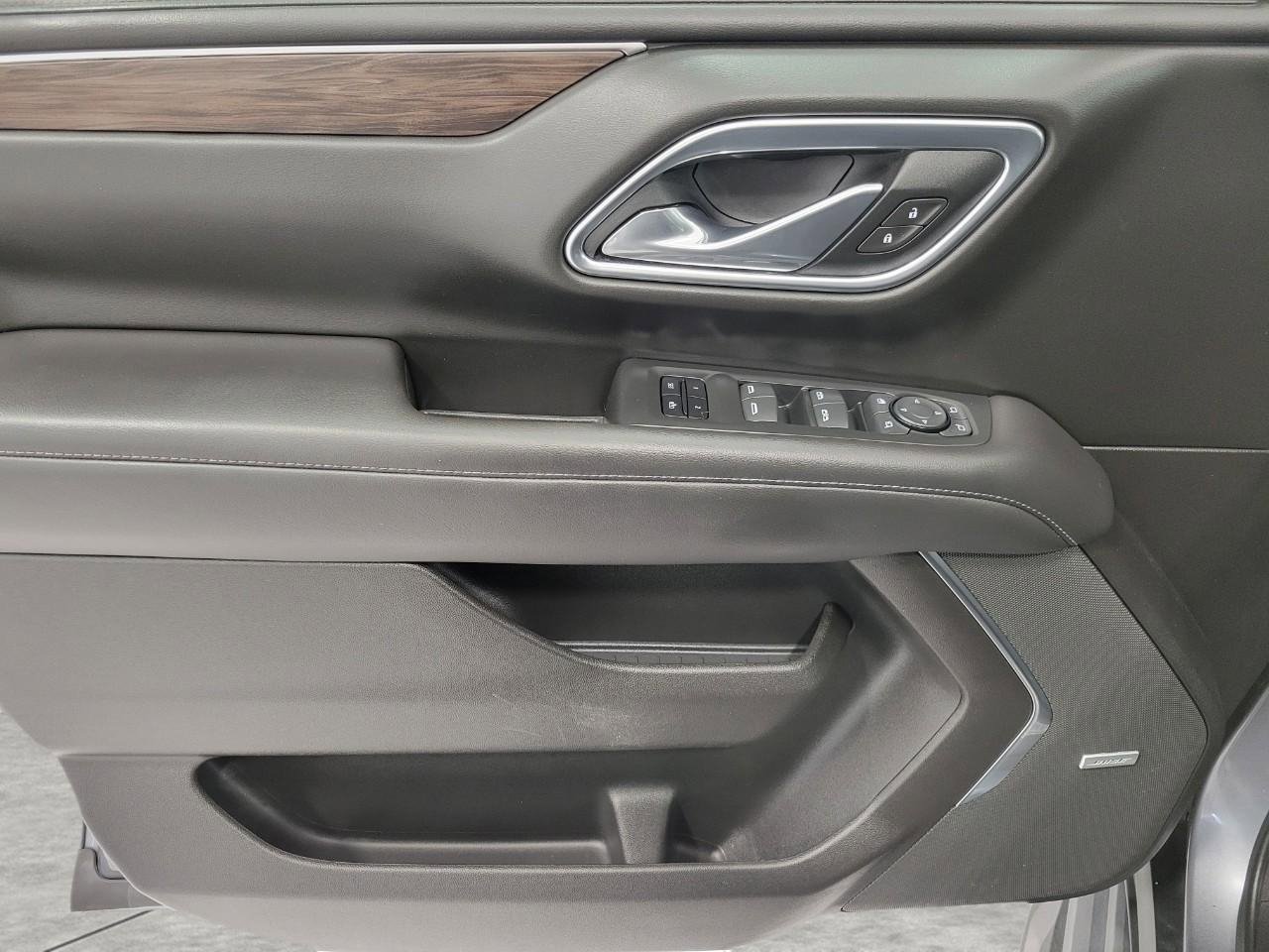 Used 2021 Chevrolet Suburban LT w/ Luxury Package image 27