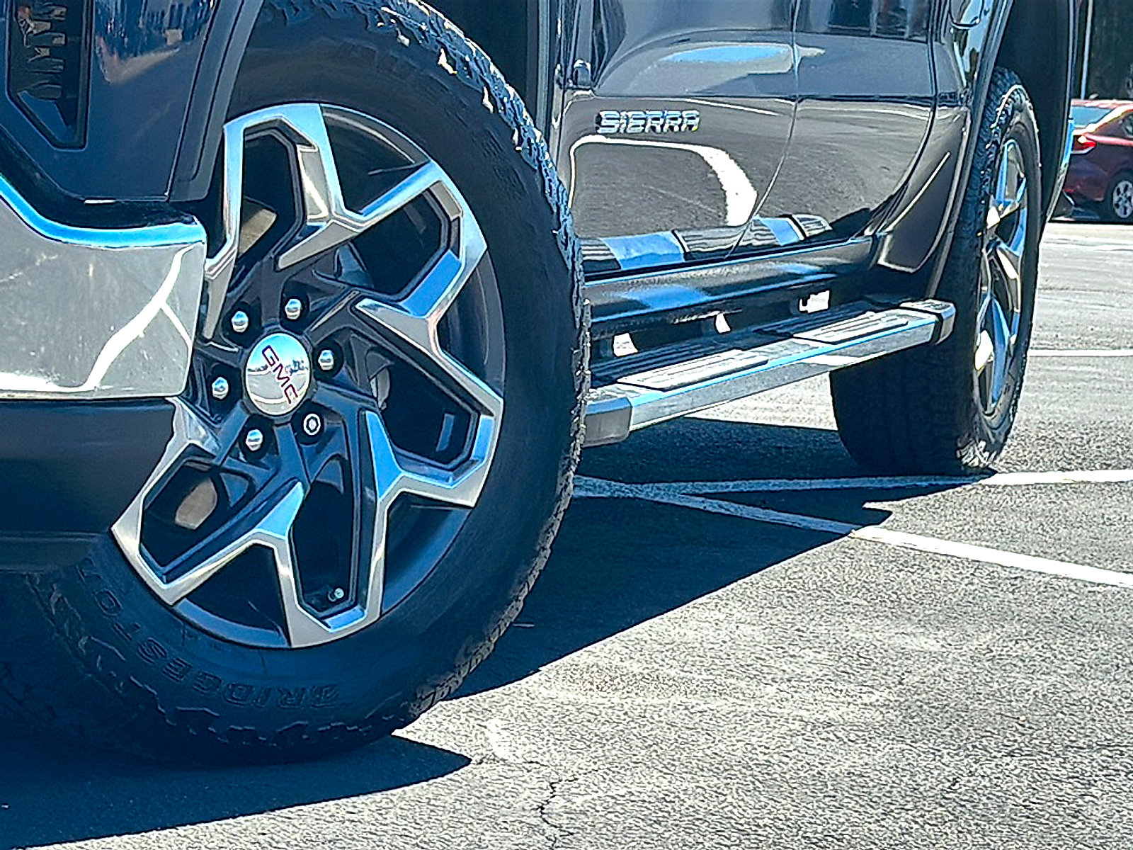 Used 2023 GMC Sierra 1500 SLT AWD/4WD image 3
