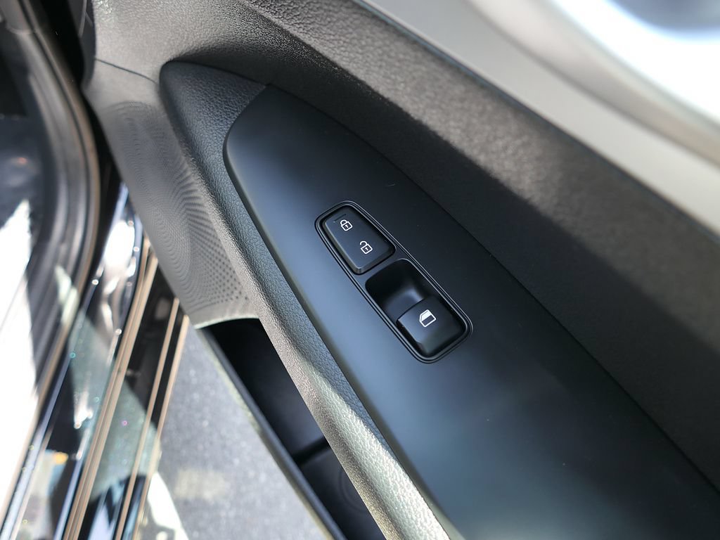 Used 2023 Kia Forte LXS w/ LXS Technology Package FWD image 25