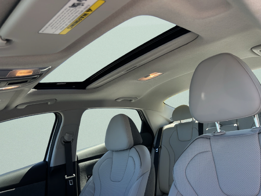 Certified 2025 Hyundai Elantra Limited FWD image 25