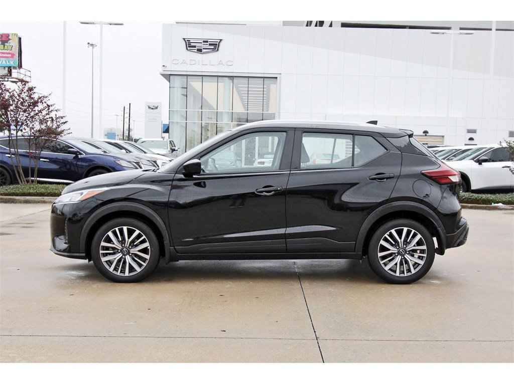 Used 2023 Nissan Kicks SV image 3