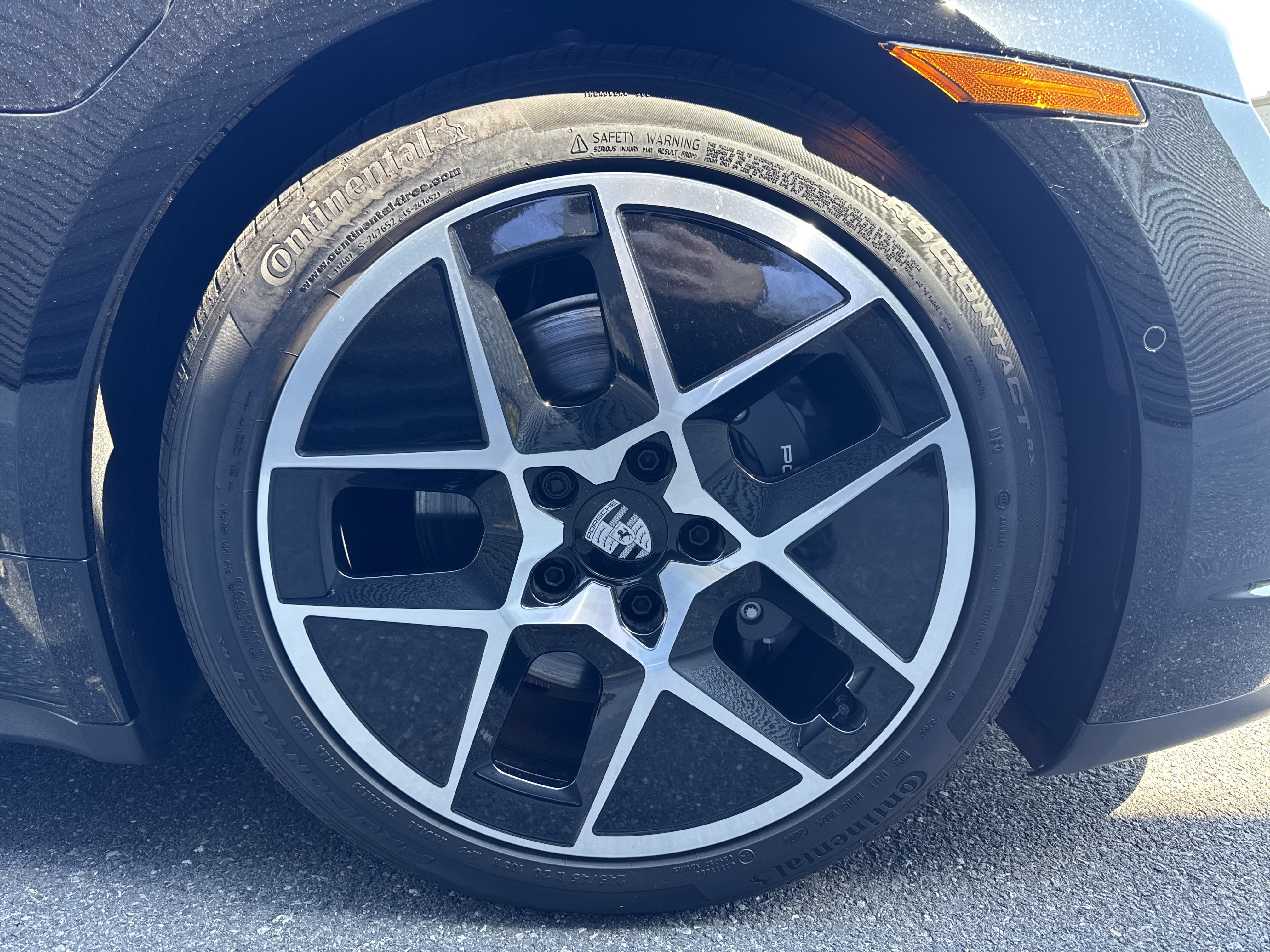 New 2025 Porsche Taycan w/ Premium Package RWD image 31