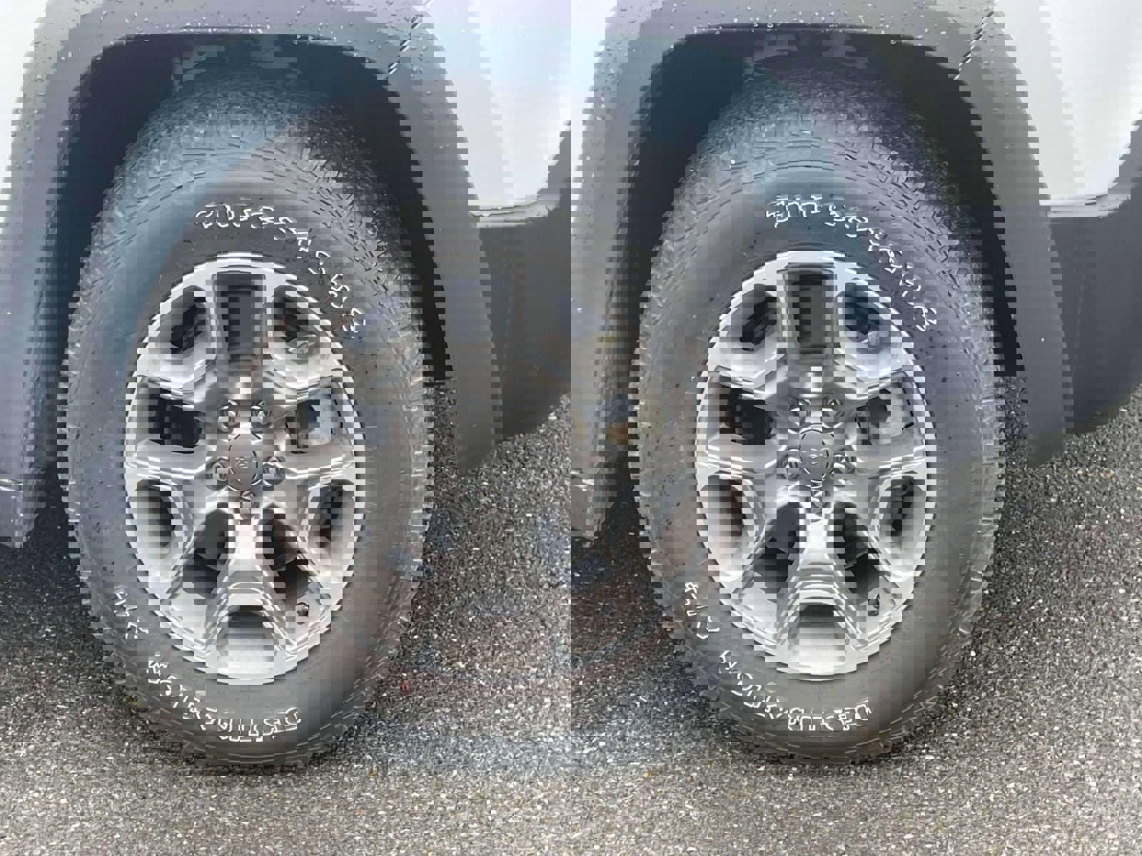 Used 2022 Jeep Cherokee Trailhawk image 9