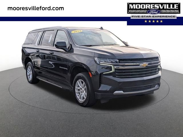 Used 2024 Chevrolet Suburban LT RWD image 1