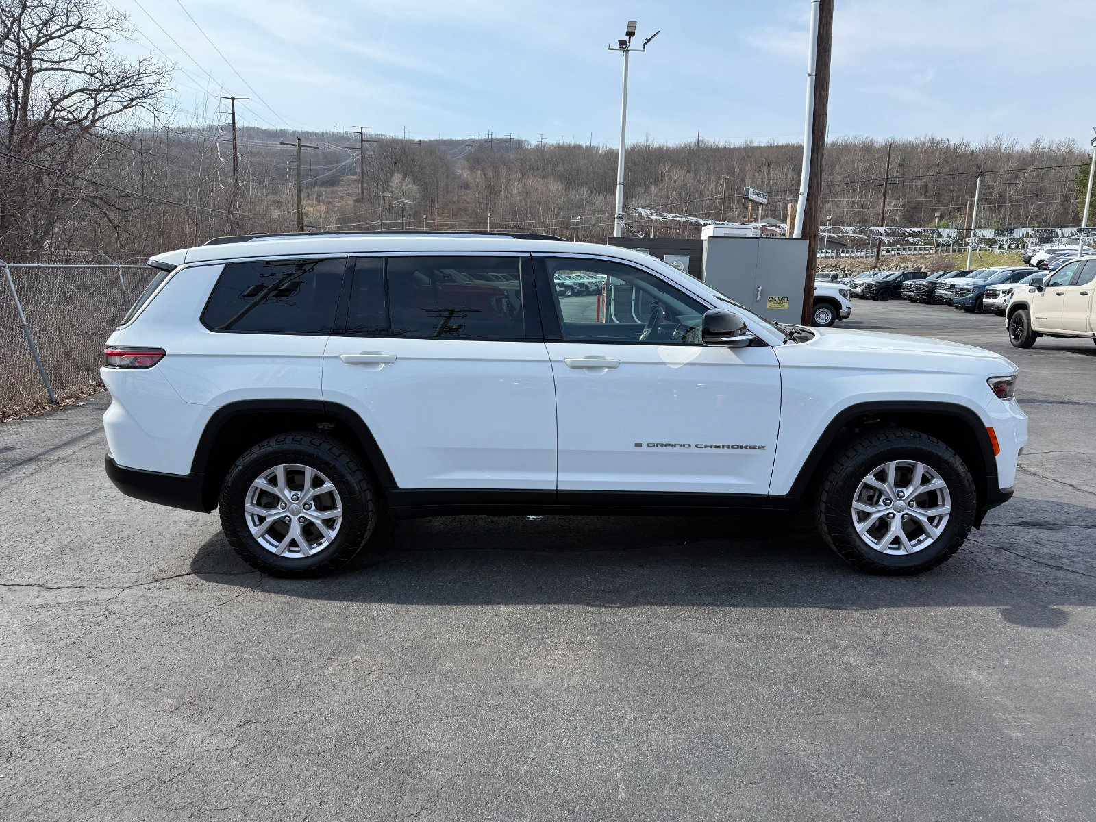 Used 2022 Jeep Grand Cherokee L Limited AWD/4WD image 6