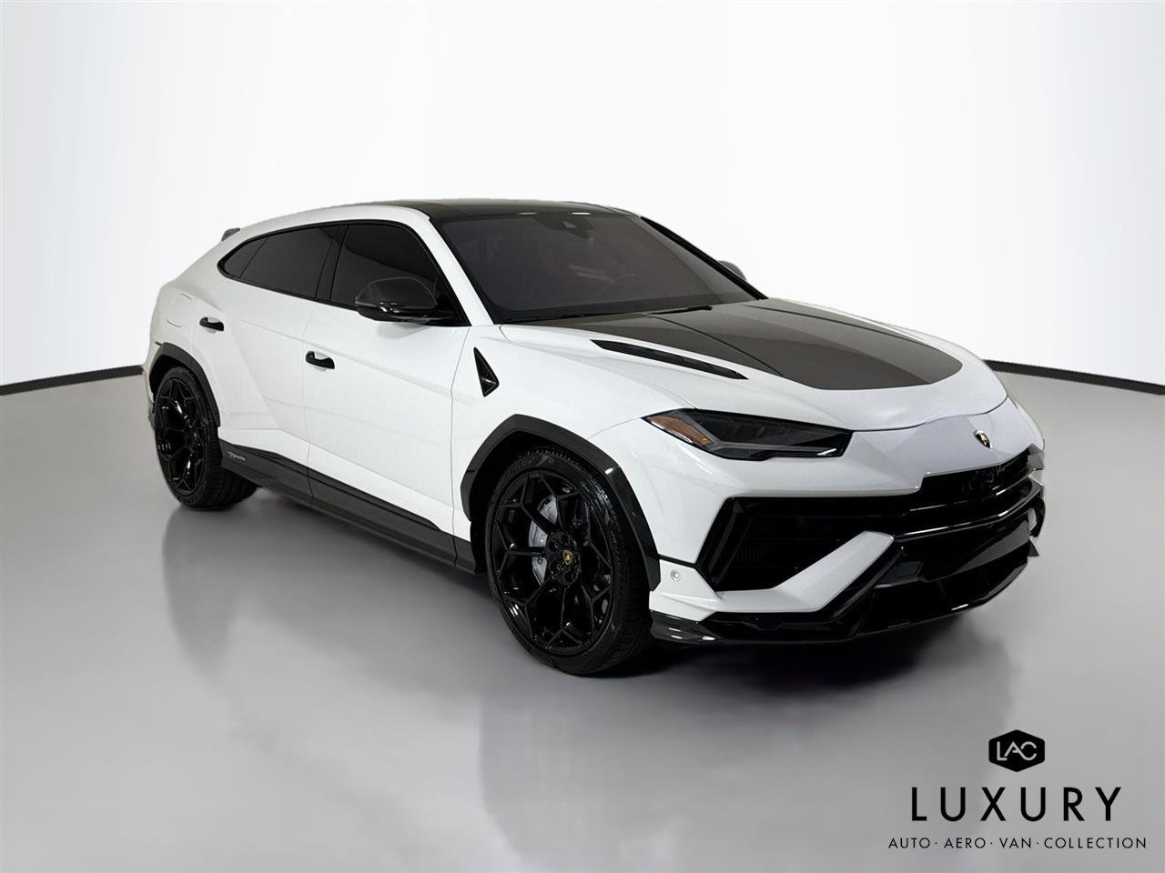 Used 2024 Lamborghini Urus Performante AWD/4WD image 3