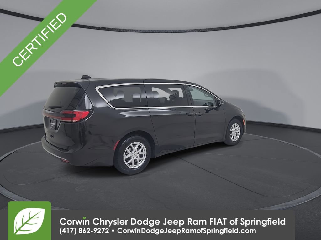 Certified 2023 Chrysler Pacifica Touring-L image 16