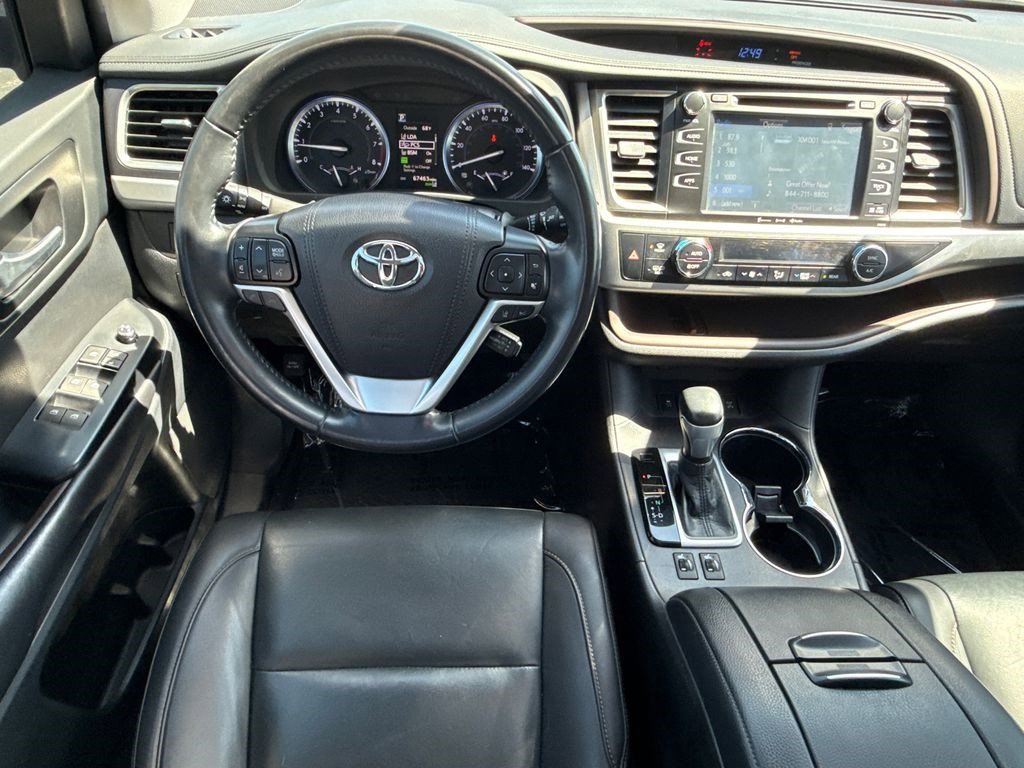 Used 2019 Toyota Highlander XLE image 19