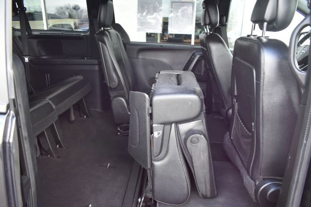Used 2017 Dodge Grand Caravan SXT w/ Driver Convenience Group image 39