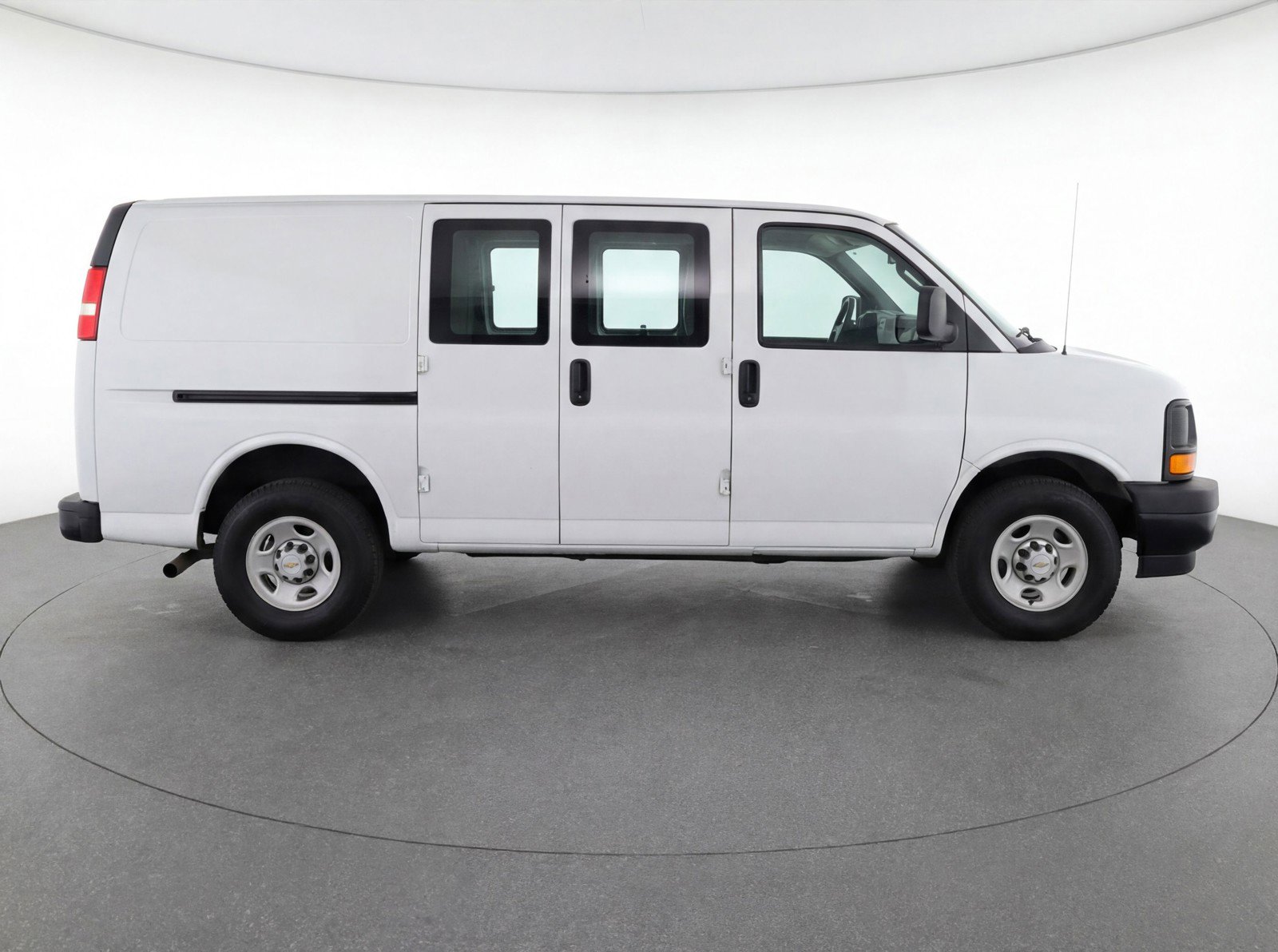 Used 2025 Chevrolet Express 3500 LT w/ LT Preferred Equipment Group image 11