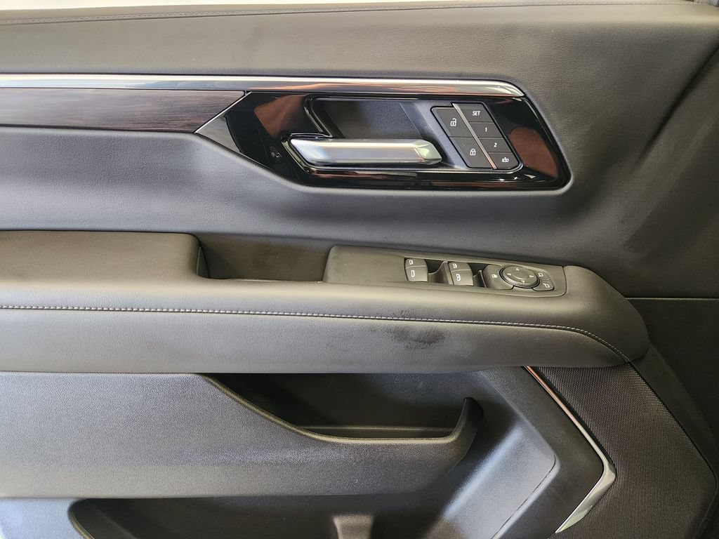 Used 2025 Chevrolet Suburban LT AWD/4WD image 22