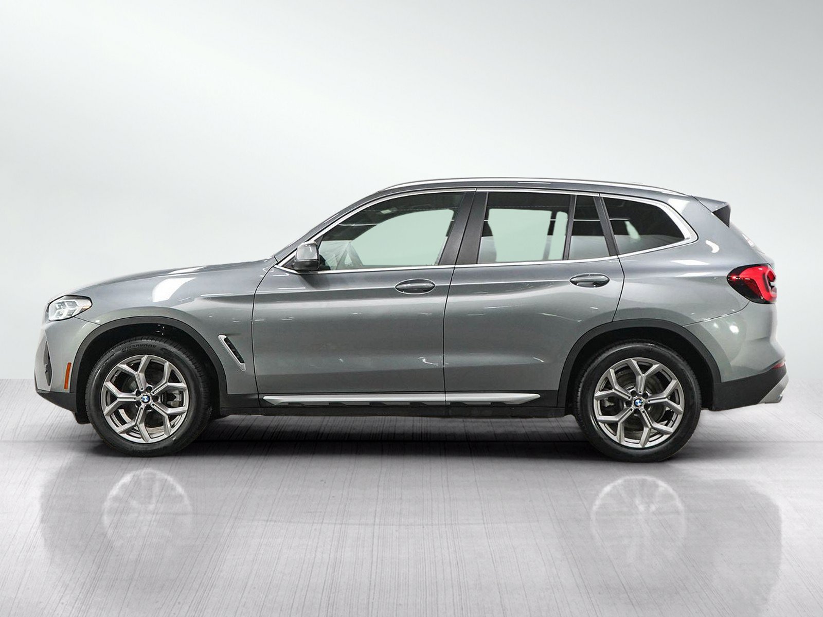 Used 2023 BMW X3 xDrive30i AWD/4WD image 2