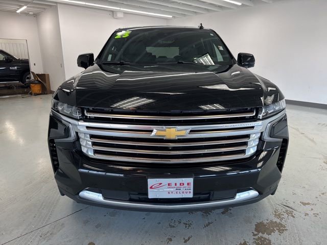 Used 2023 Chevrolet Suburban High Country image 3