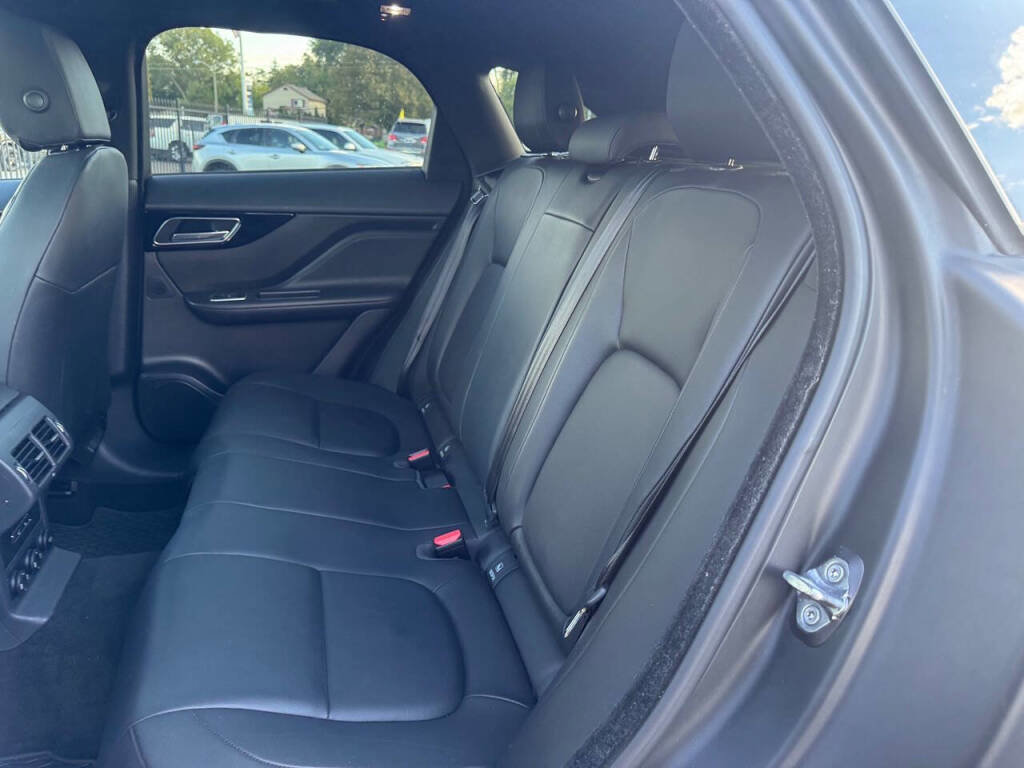 Used 2018 Jaguar F-PACE Premium image 6