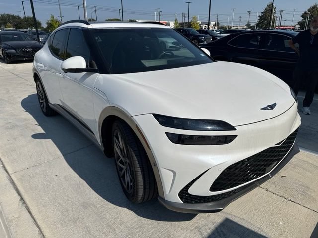 Used 2023 Genesis GV60 Advanced AWD/4WD video 1