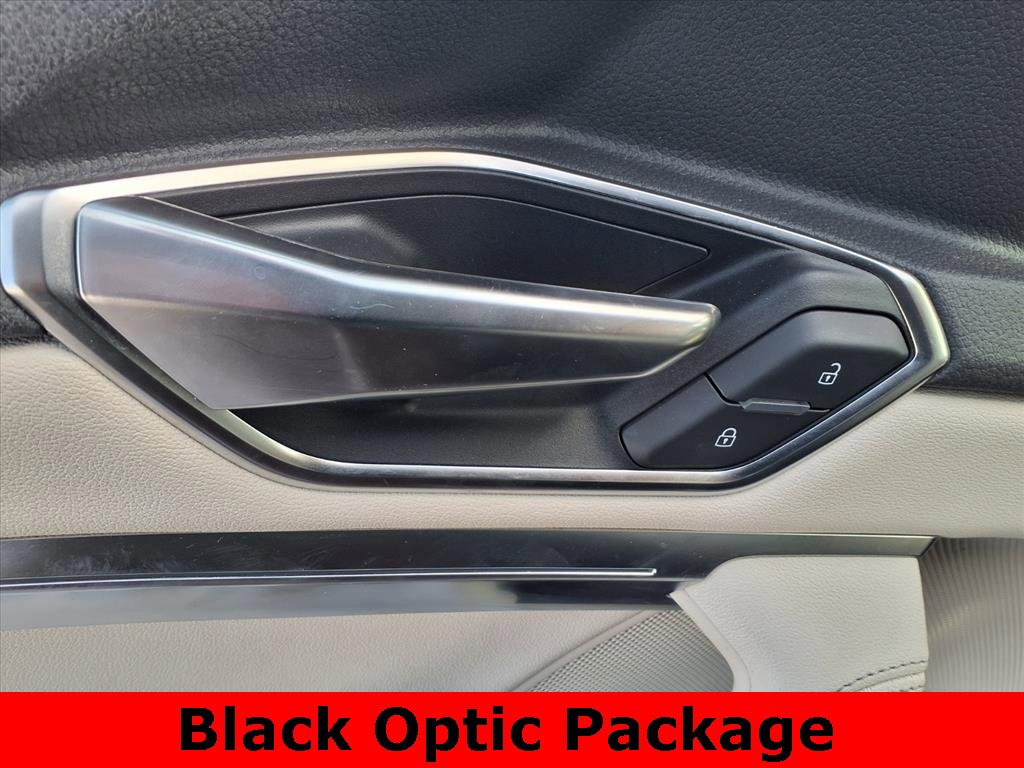 Used 2024 Audi Q8 e-tron Premium Plus w/ Premium Plus Package image 16