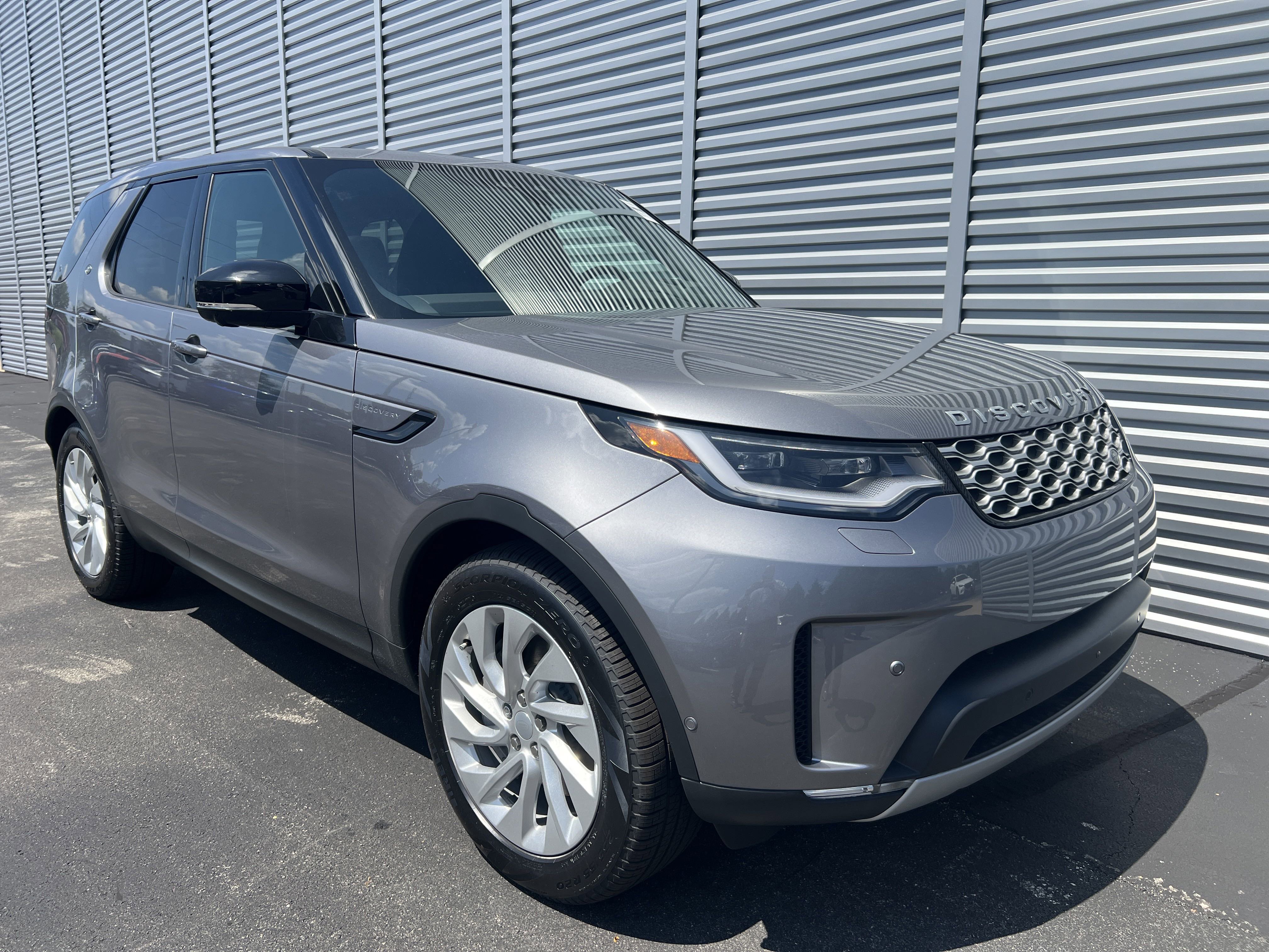 New 2025 Land Rover Discovery S image 6
