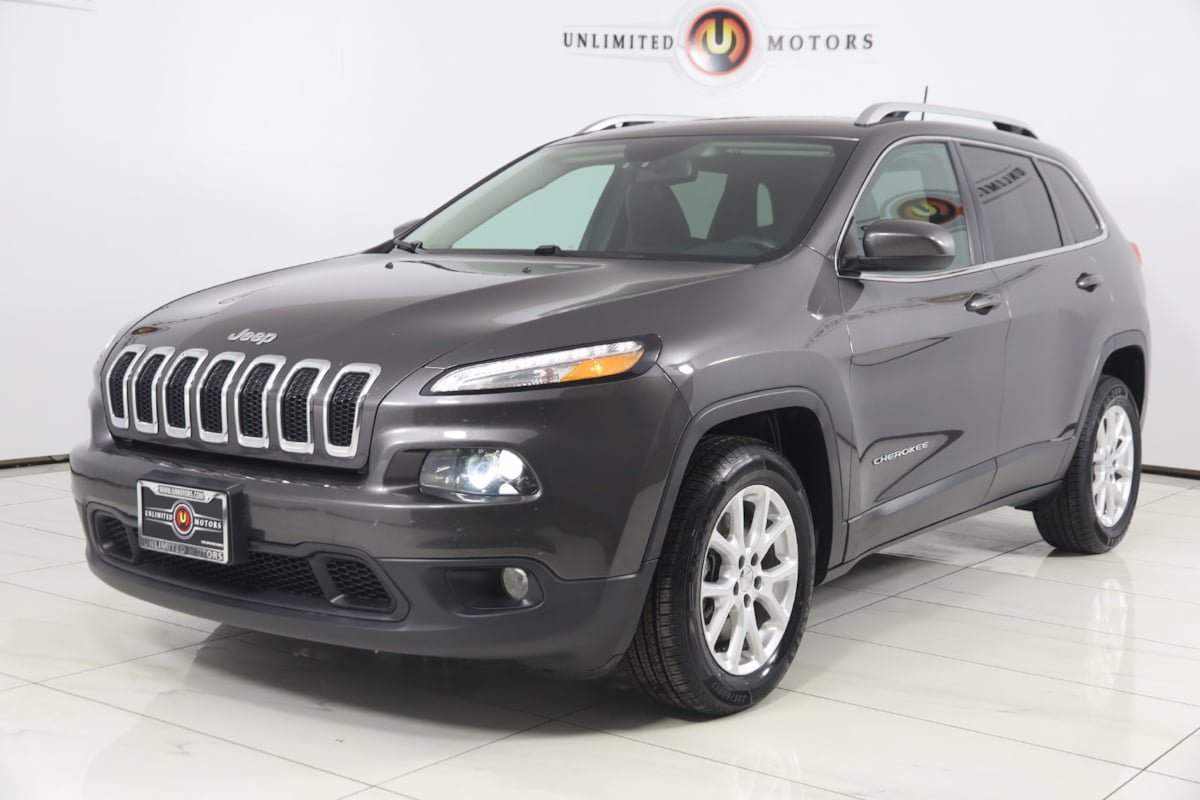 Used 2018 Jeep Cherokee Latitude Plus w/ Cold Weather Group FWD image 5