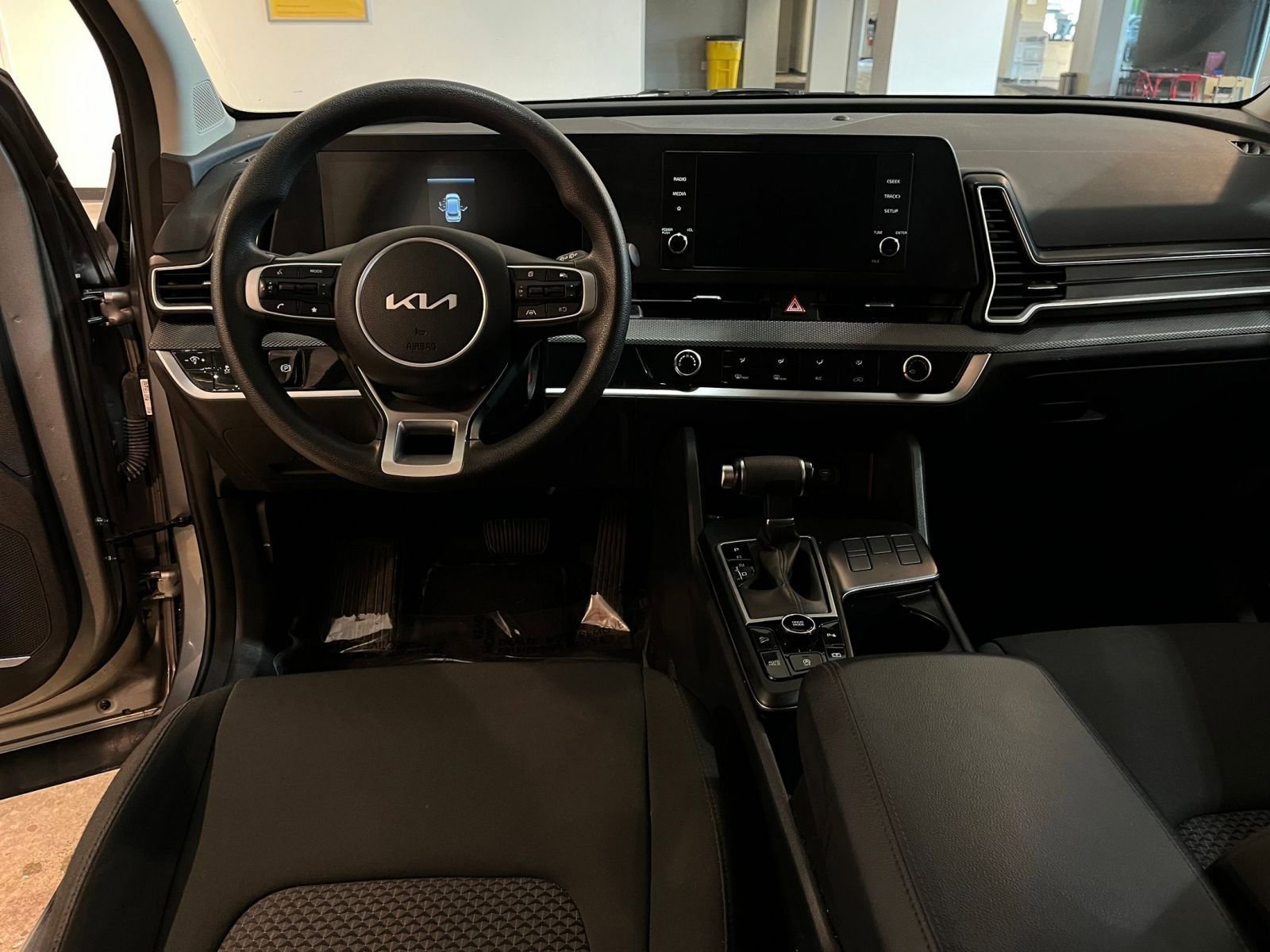 Used 2025 Kia Sportage LX FWD image 34