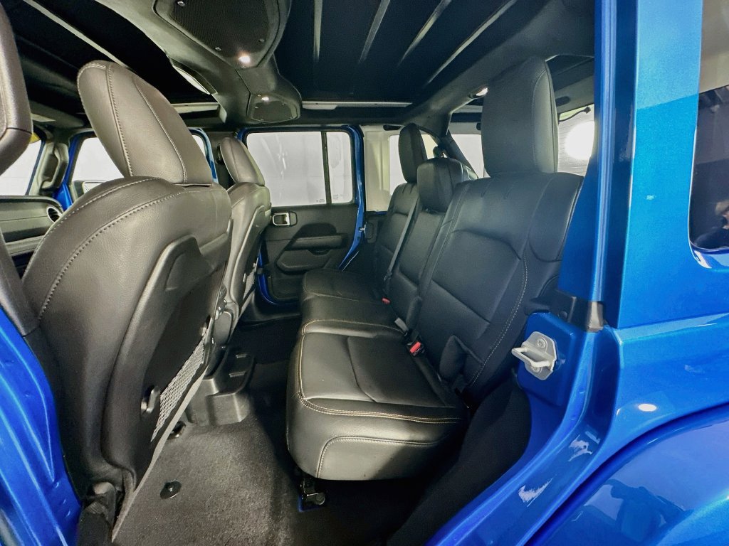 Used 2025 Jeep Wrangler Unlimited Sahara AWD/4WD image 33