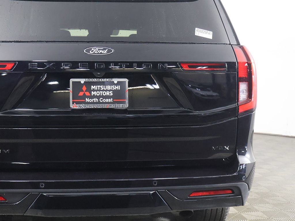 Used 2025 Ford Expedition Max Platinum w/ Stealth Performance Package AWD/4WD image 18