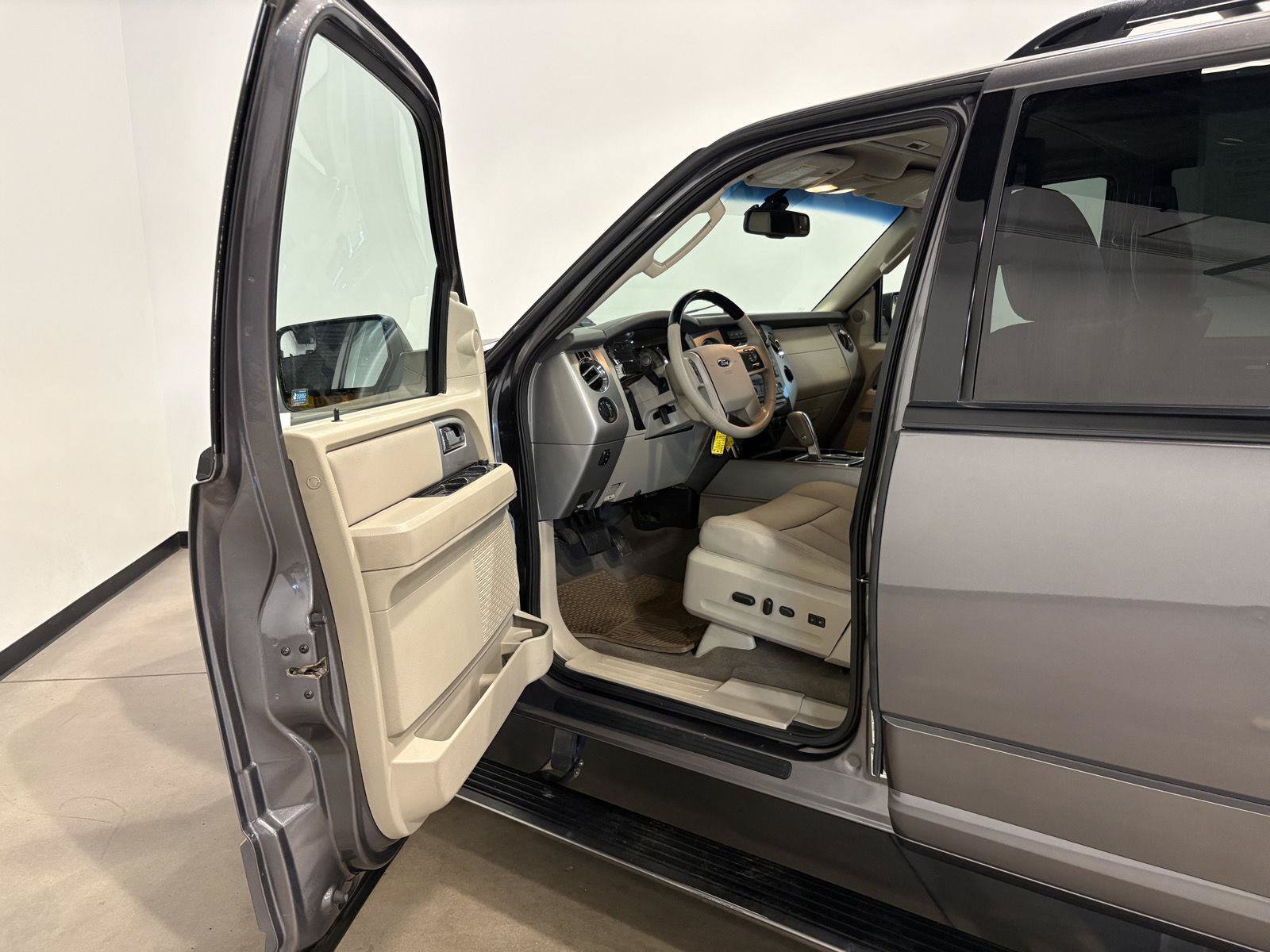 Used 2012 Ford Expedition Limited AWD/4WD image 9