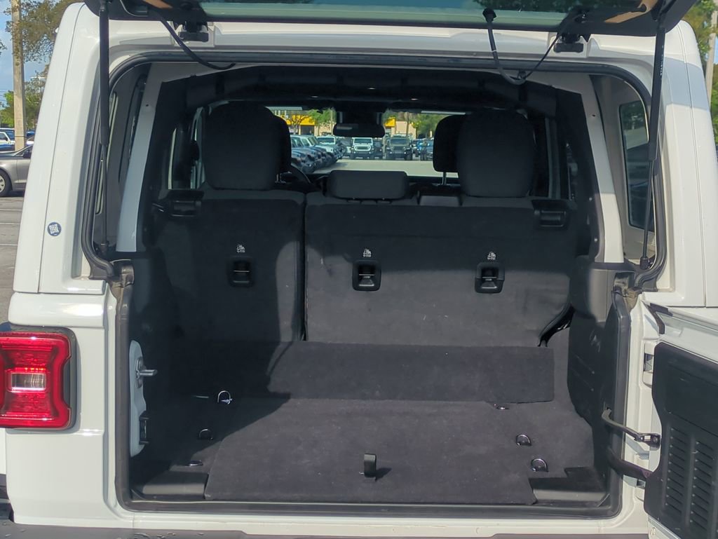 Used 2025 Jeep Wrangler Sahara 4xe image 17