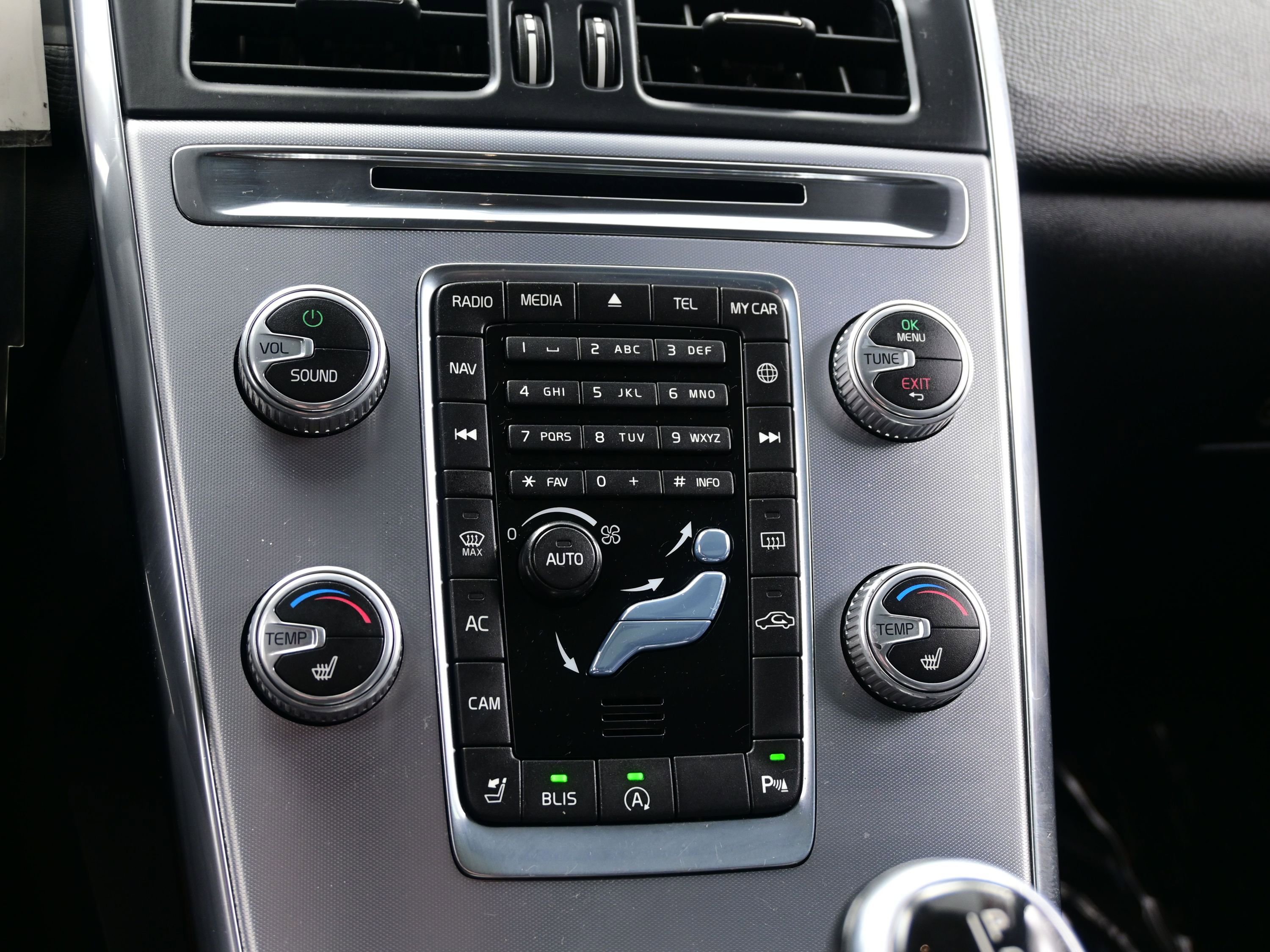 Used 2017 Volvo XC60 T5 Dynamic w/ Preferred Option Package image 21