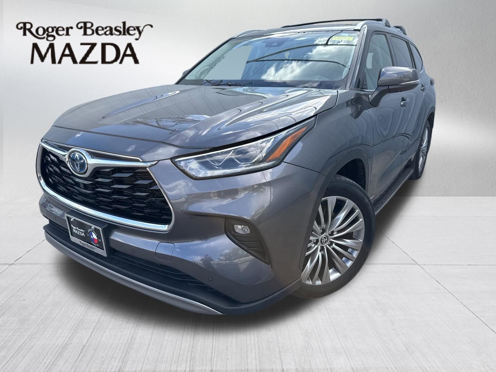 Used 2022 Toyota Highlander Platinum AWD/4WD image 1