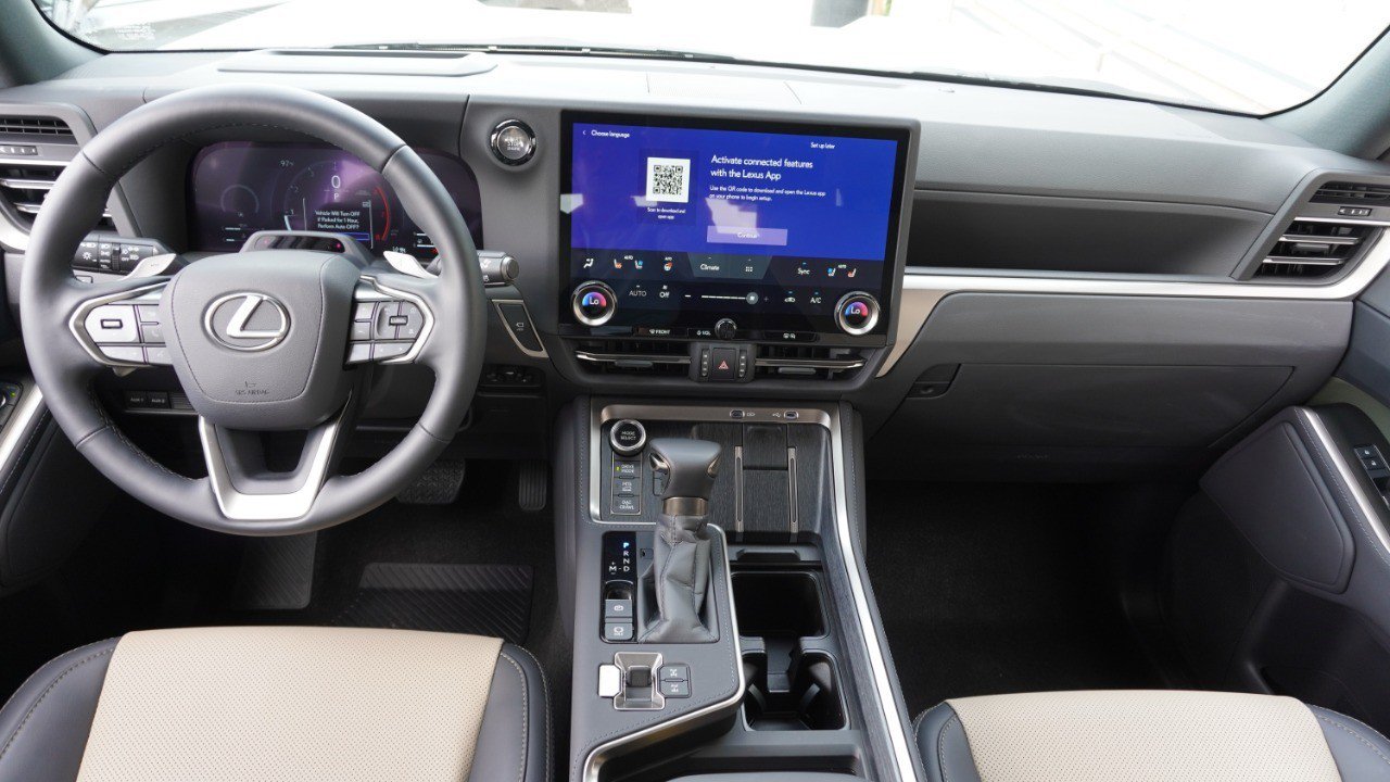 Certified 2025 Lexus GX 550 AWD/4WD image 26