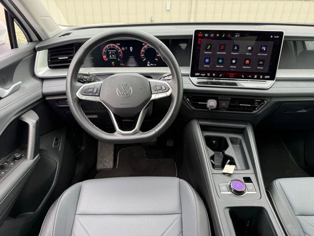 Certified 2025 Volkswagen Tiguan SE w/ Panoramic Sunroof Package AWD/4WD image 23