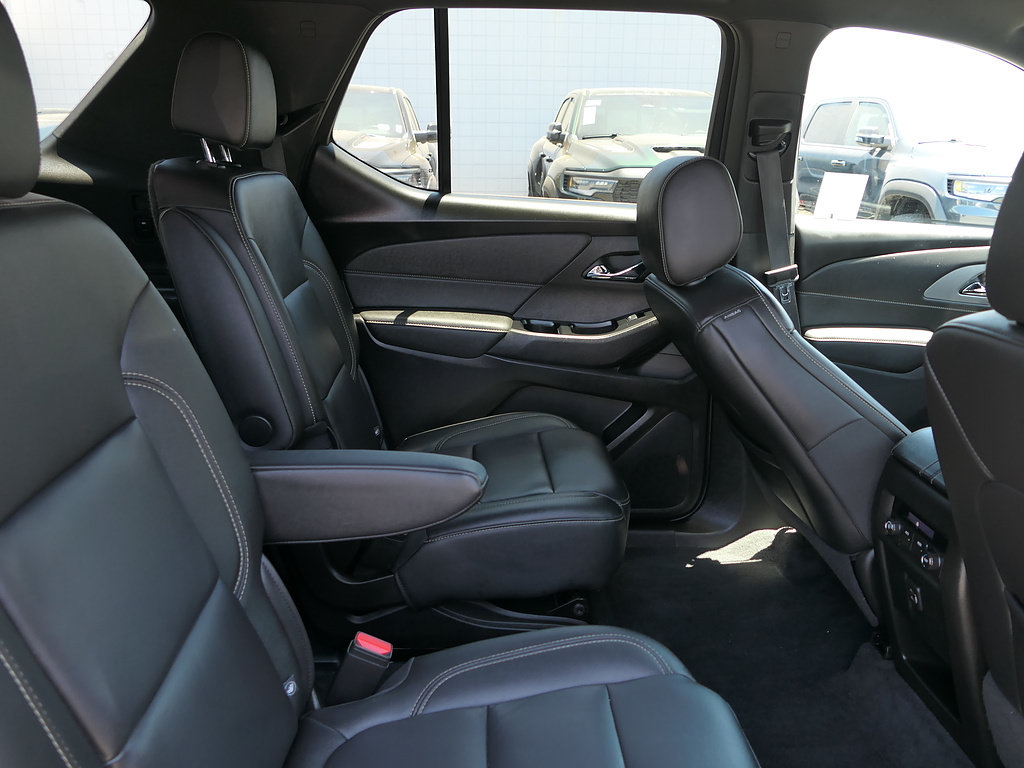 Used 2023 Chevrolet Traverse LT FWD image 23
