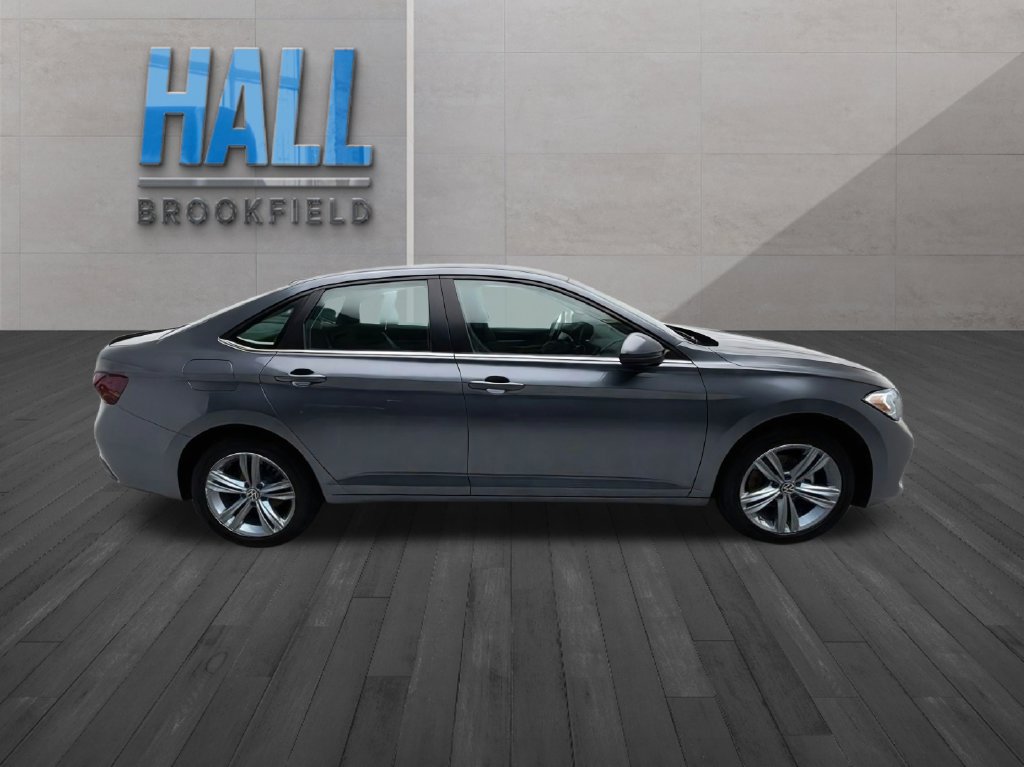 Used 2024 Volkswagen Jetta SE FWD image 6