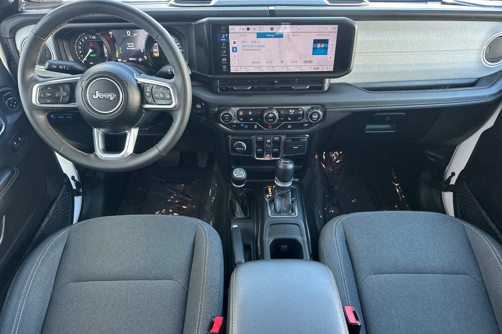 Used 2024 Jeep Wrangler Unlimited Sahara AWD/4WD image 15