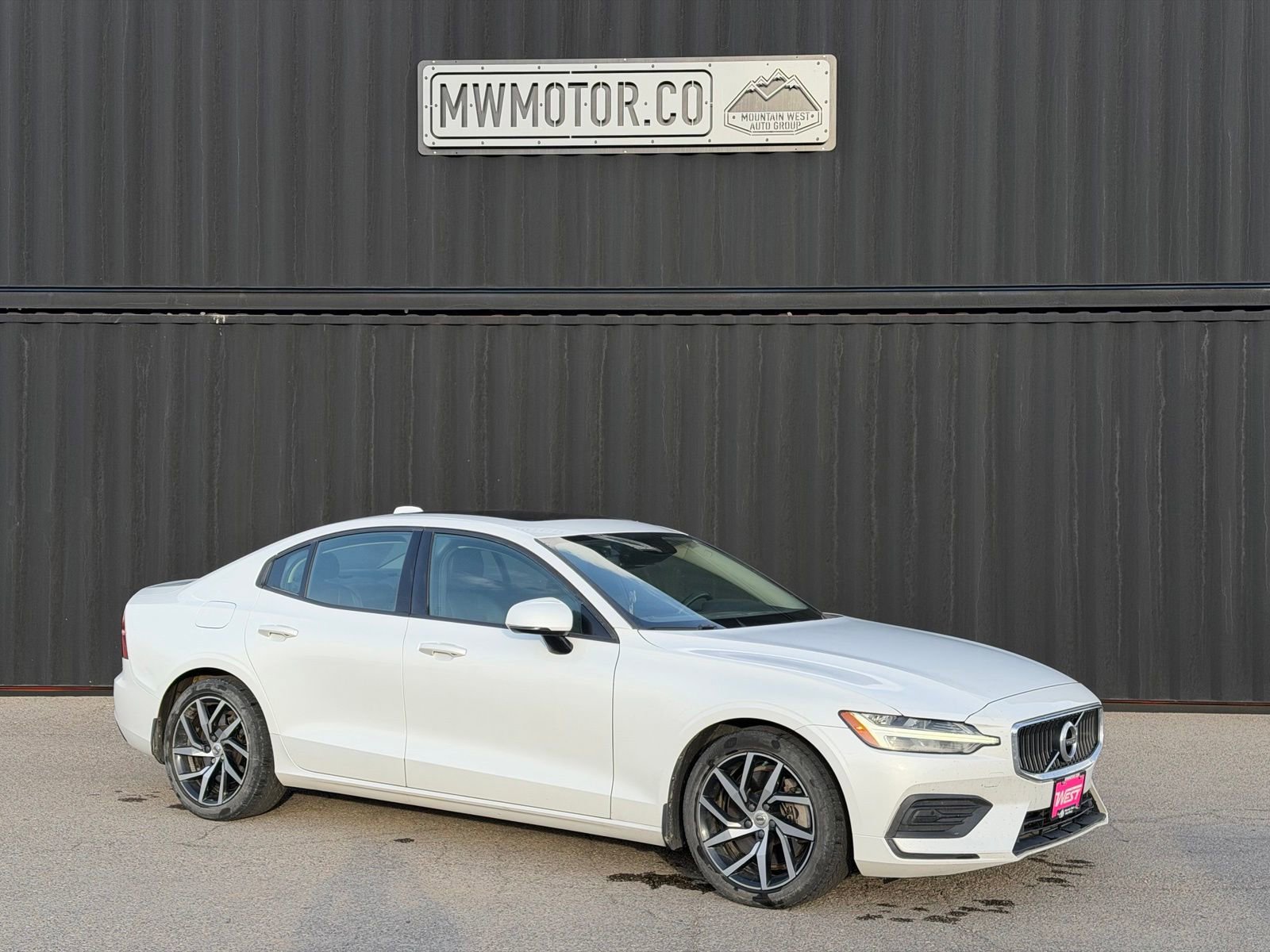 Used 2020 Volvo S60 T6 Momentum AWD/4WD image 1