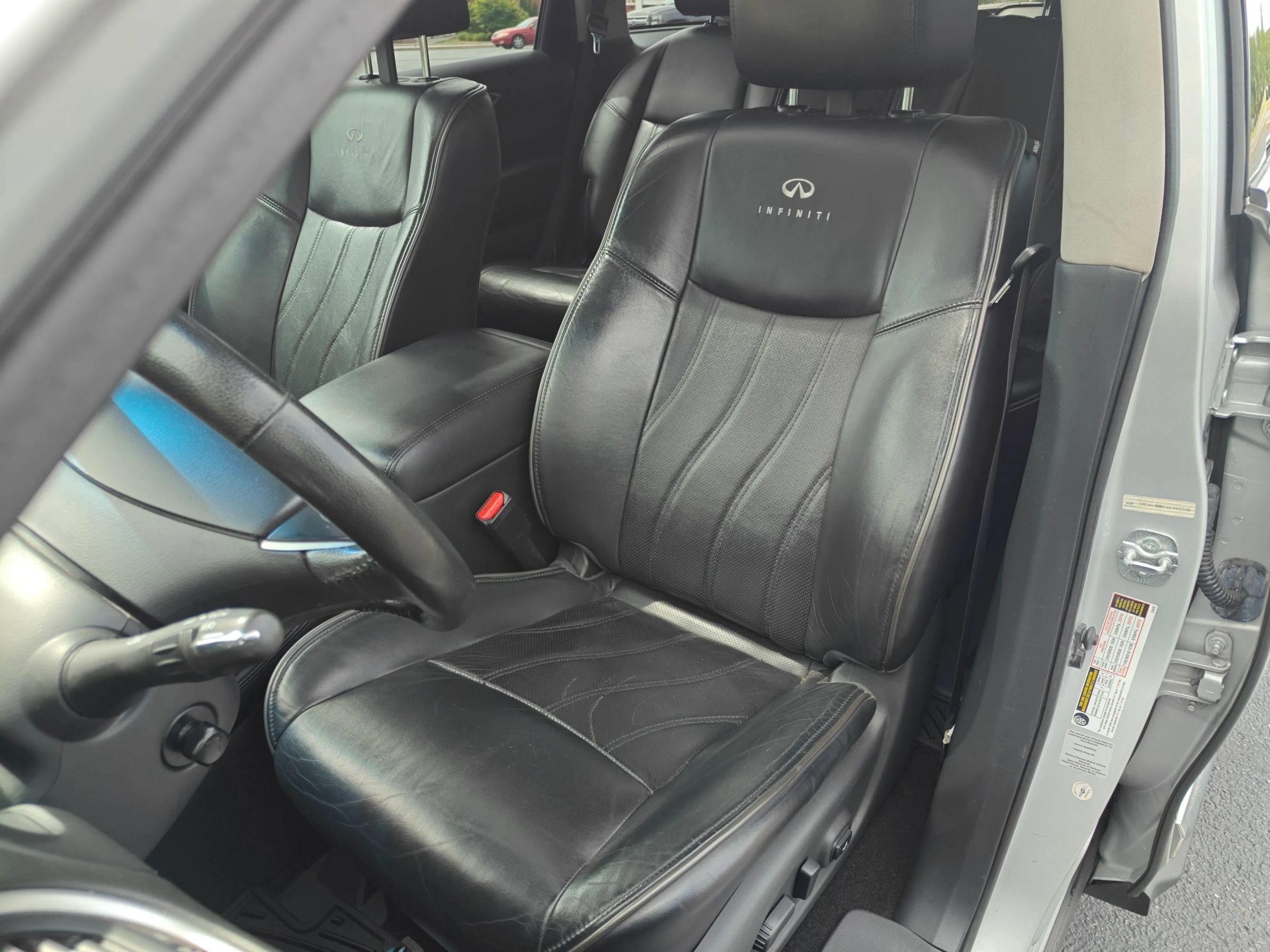 Used 2013 INFINITI JX35 AWD w/ Premium Pkg image 6