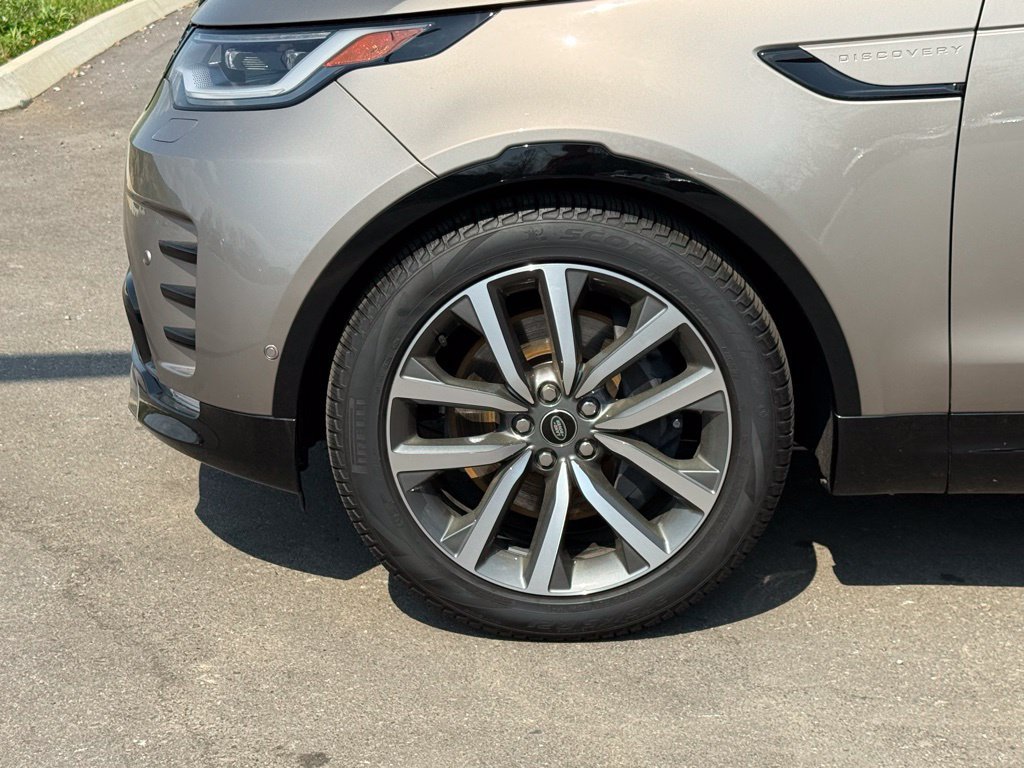 Certified 2025 Land Rover Discovery Dynamic SE AWD/4WD image 10