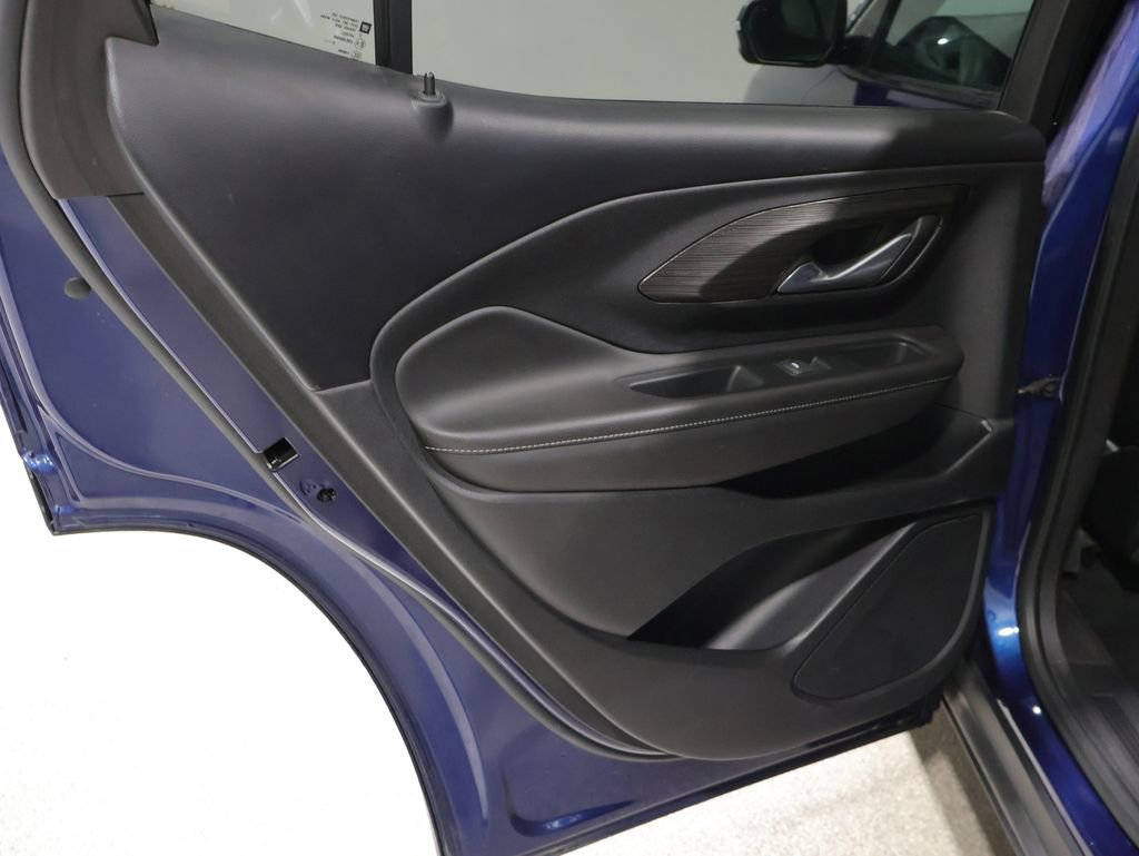 Used 2023 GMC Terrain SLT image 24