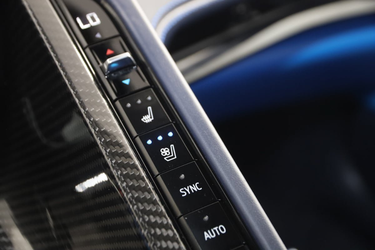 Used 2024 Chevrolet Corvette Z06 w/ Stealth Interior Trim Package RWD image 8