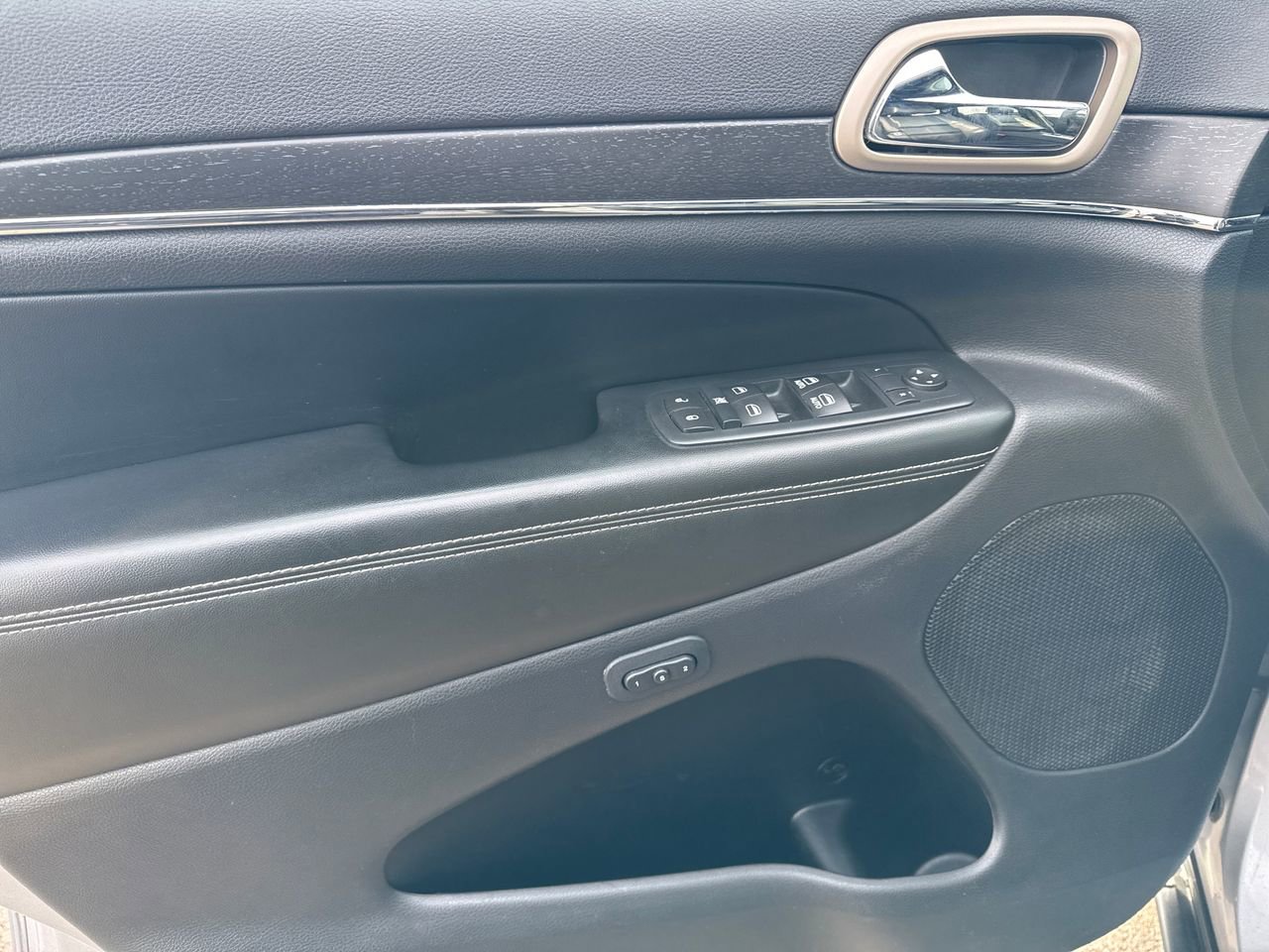 Used 2015 Jeep Grand Cherokee Limited image 17