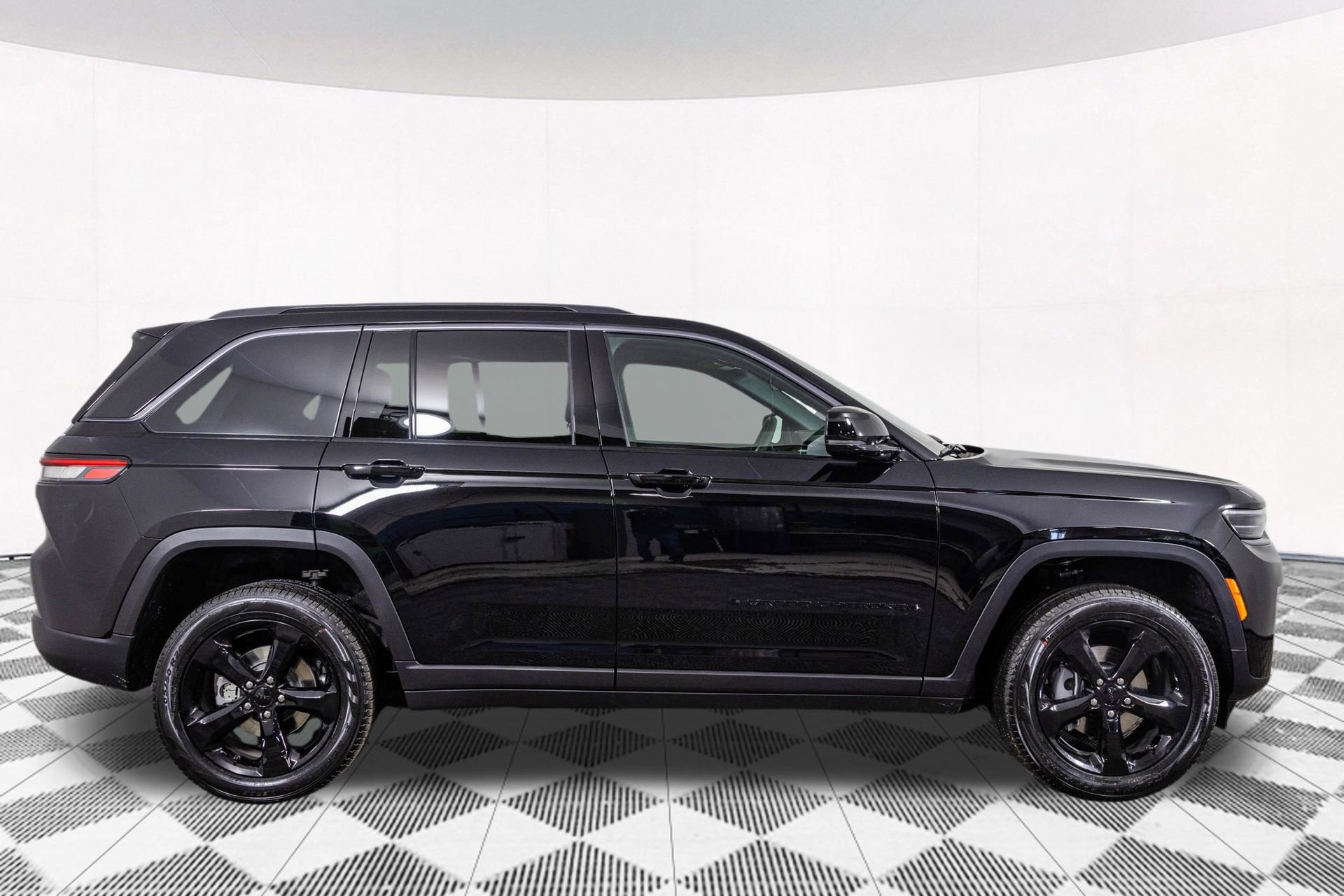New 2026 Jeep Grand Cherokee Limited w/ Limited Altitude Package AWD/4WD image 15