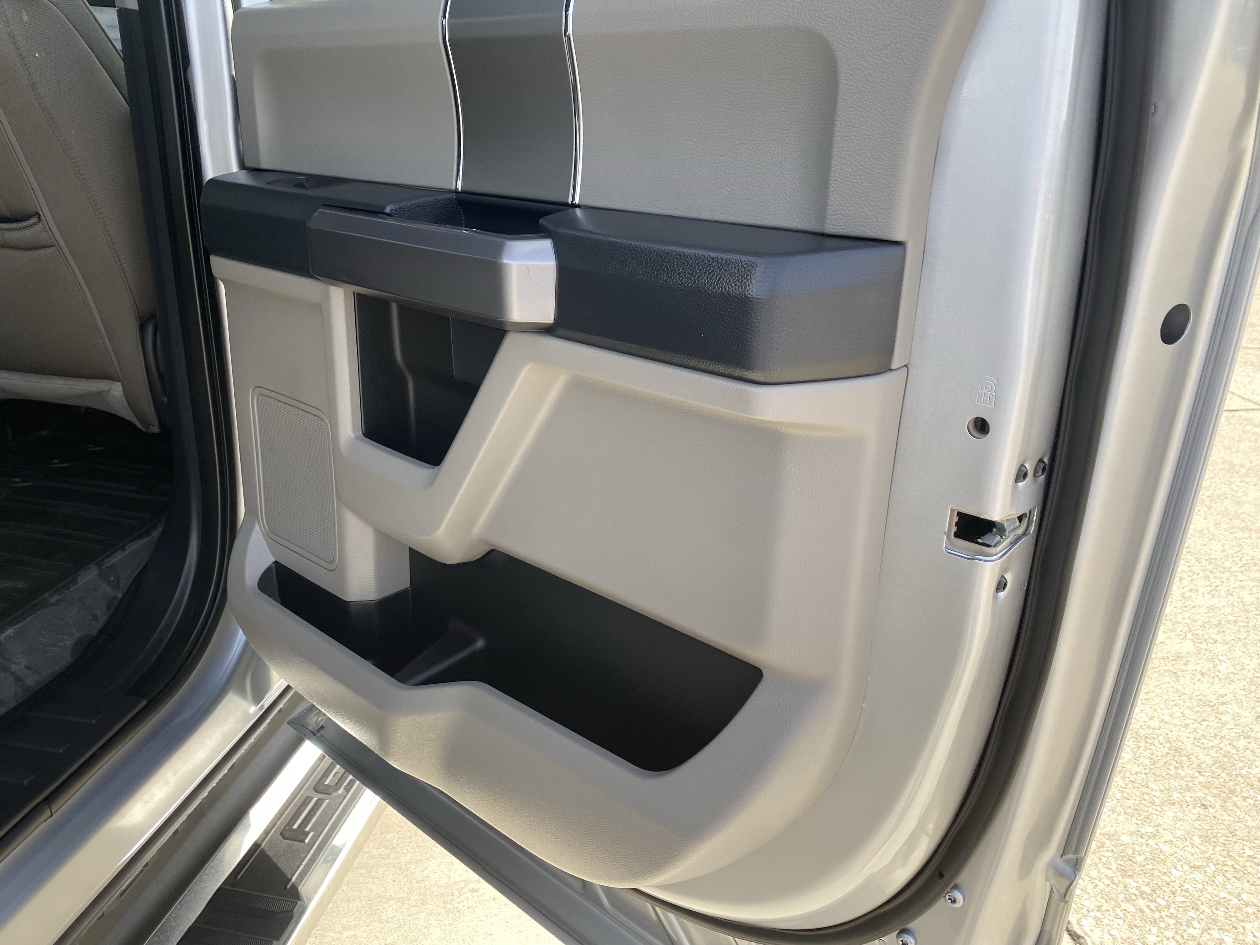 Used 2022 Ford F350 XLT w/ XLT Premium Package AWD/4WD image 8