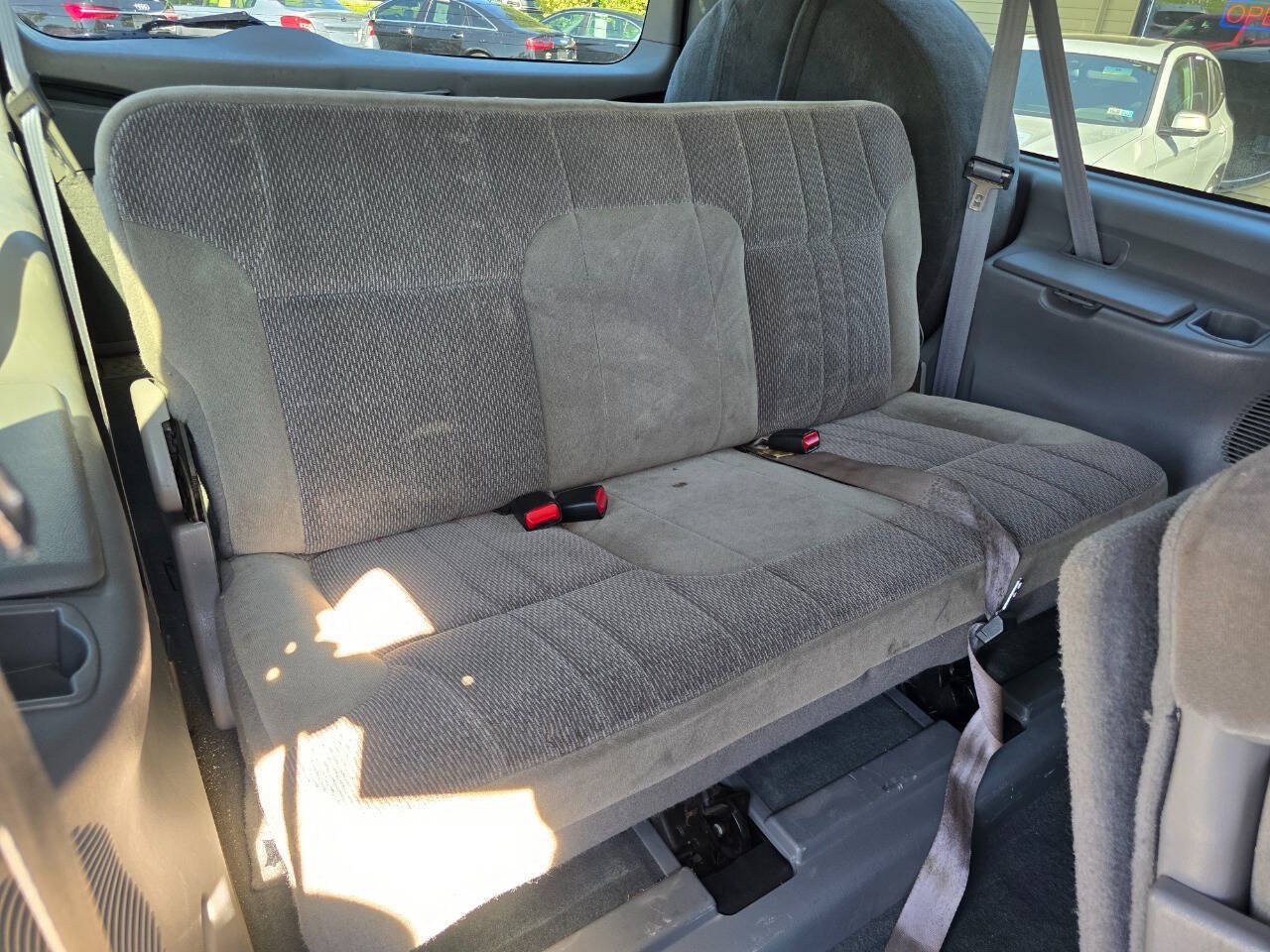 Used 2004 Ford Excursion XLT AWD/4WD image 28