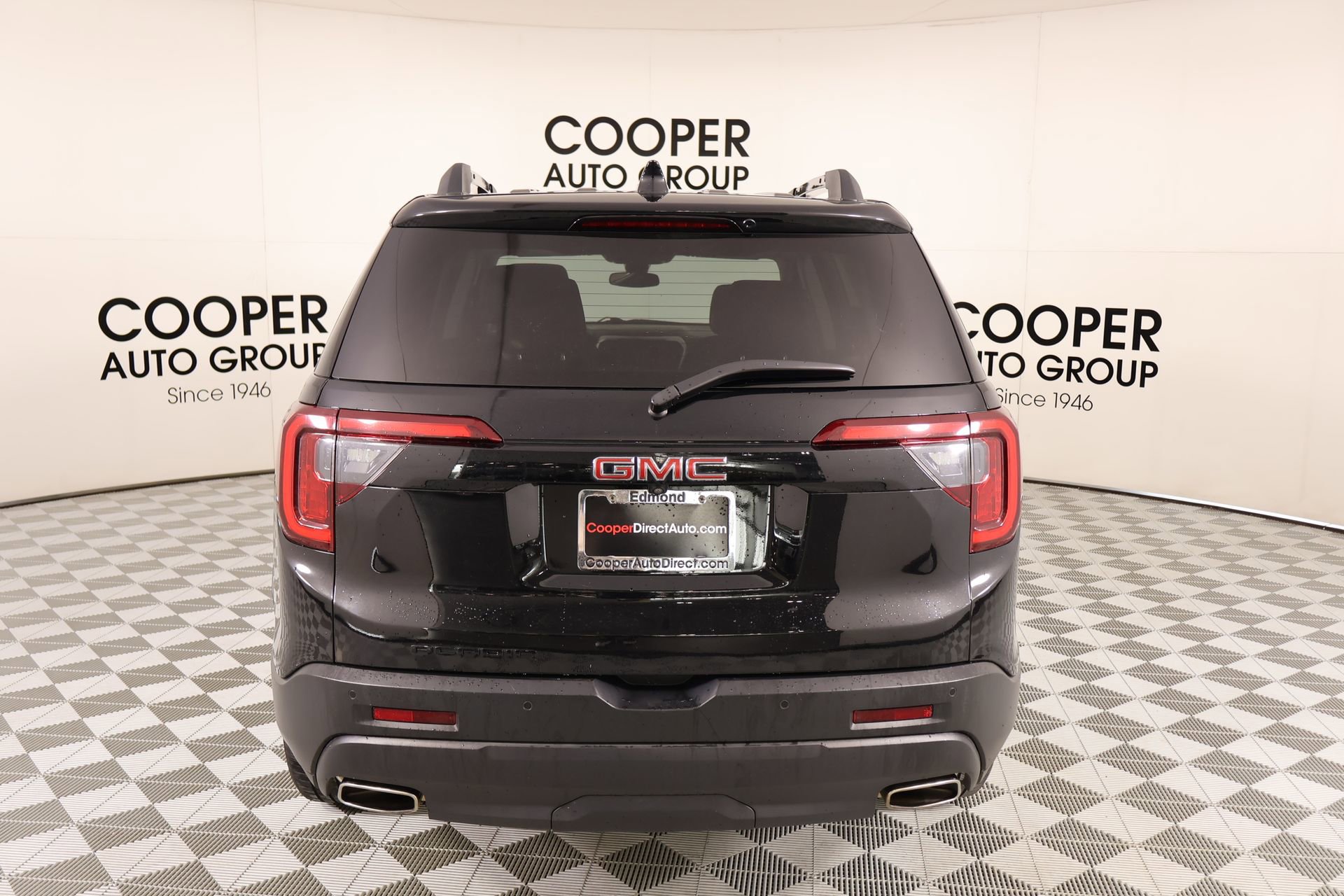 Used 2023 GMC Acadia SLE w/ Driver Convenience Package FWD image 22