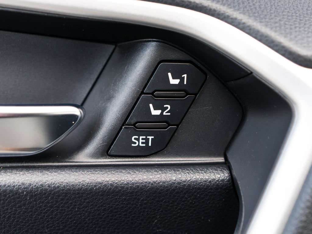 Used 2019 Toyota RAV4 XLE Premium w/ Cold Weather Package AWD/4WD image 27
